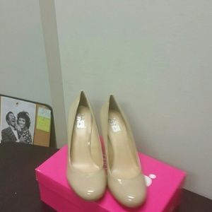 9&Co. 8 1/2 Nude Shoe
